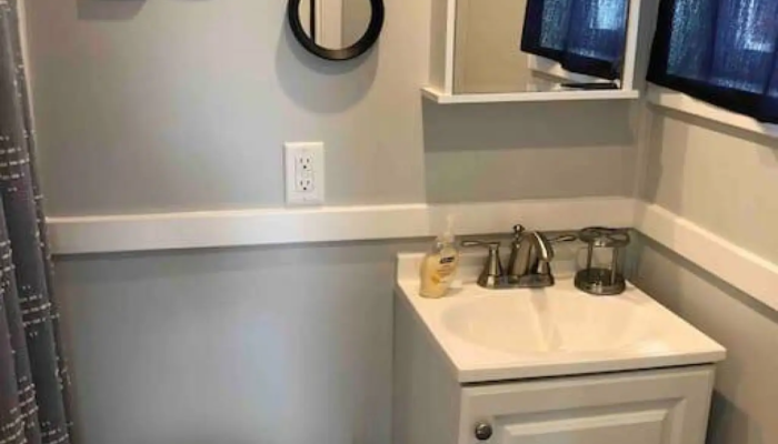 Blue Heron lakefront tiny house rental Bathroom Blue Heron lakefront tiny house rental Bathroom