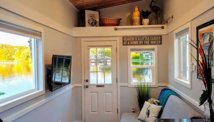 Blue Heron lakefront rental Living area Blue Heron lakefront rental Living area