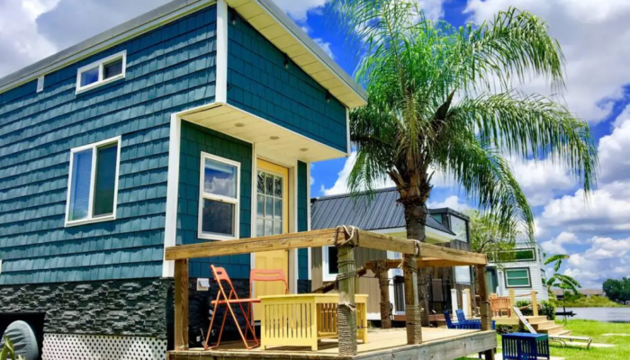 Blue Heron - Lakefront Tiny Home Rental in Orlando, FL Blue Heron - Lakefront Tiny Home Rental in Orlando, FL