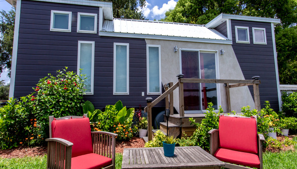 Orlando FL rental home with yard at Tiny Town Orlando Orlando FL rental home with yard at Tiny Town Orlando