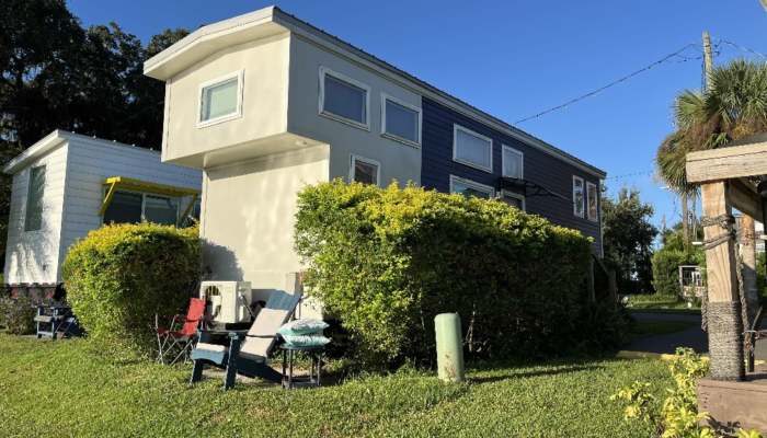 Galaxy Tiny House Lakeside View Galaxy Tiny House Lakeside View