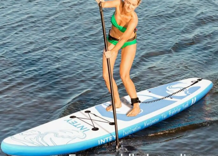 Paddle-board Lake Fairview at Tiny Town Paddle-board Lake Fairview at Tiny Town