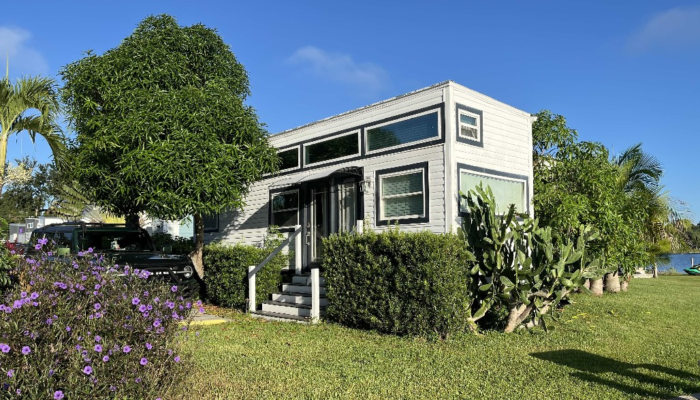 The Ritz Tiny House Orlando Lakefront Rental The Ritz Tiny House Orlando Lakefront Rental