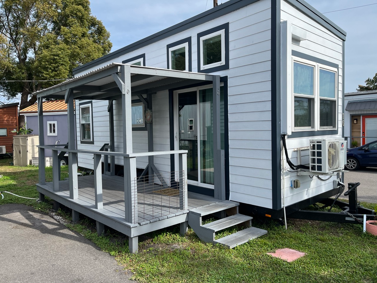 The Osprey tiny house rental on Lake Fairview bird sanctuary Orlando